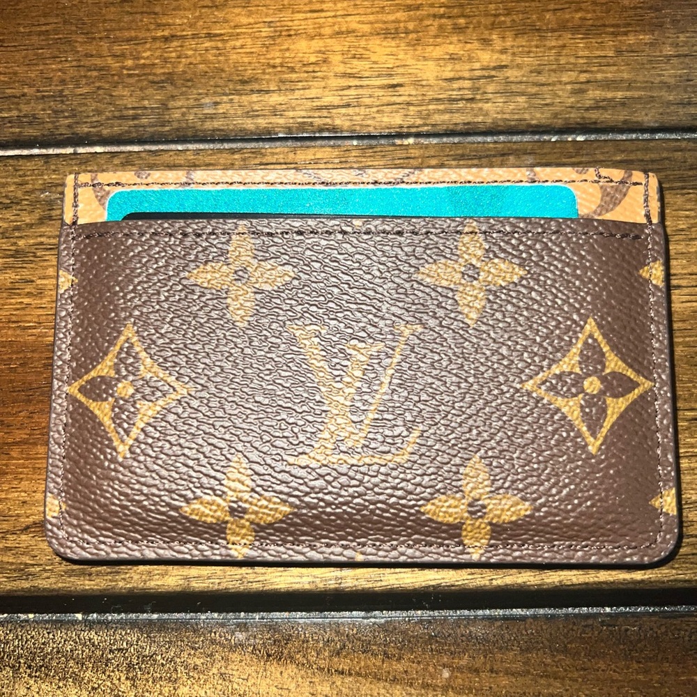 AUTHENTIC LOUIS VUITTON CARD HOLDER